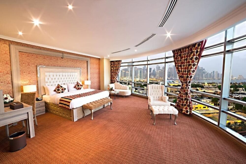 غرفة فندق سفير بلازا